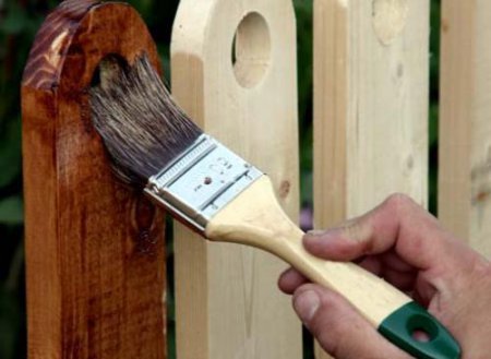 Чим пофарбувати дерев’яний паркан