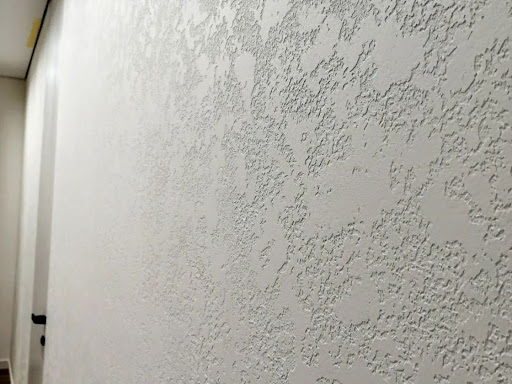 Помилки при догляді за декоративним покриттям