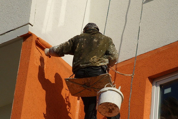 Чому варто обрати силіконову фарбу для фасаду?